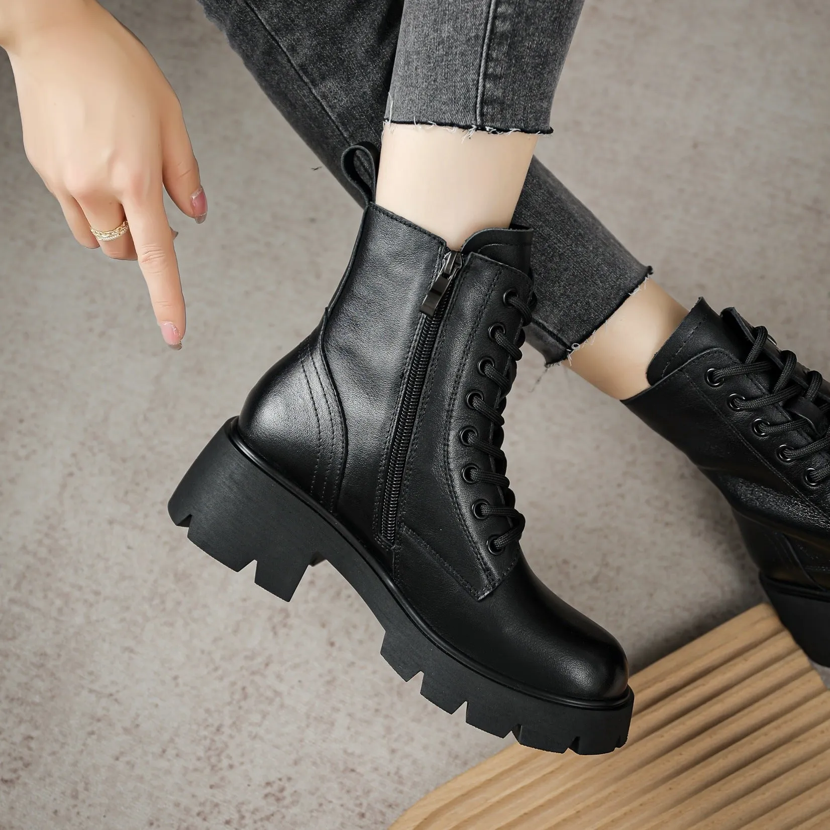 Women Classic Minimalist Leather Chunky Platform Combat Boots